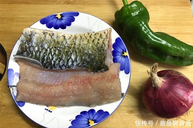 不管炖什么鱼,别再用水炖了,用它炖,鱼肉又鲜又嫩,还没腥味