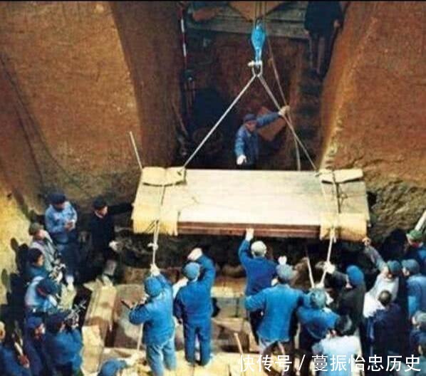 辛追夫人出土照片明明很恐怖 但为什么报道说 栩栩如生 快资讯