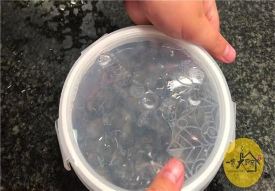 才发现，菜刀上圆孔有个厉害用法，现在知道还不晚，太多人收藏了