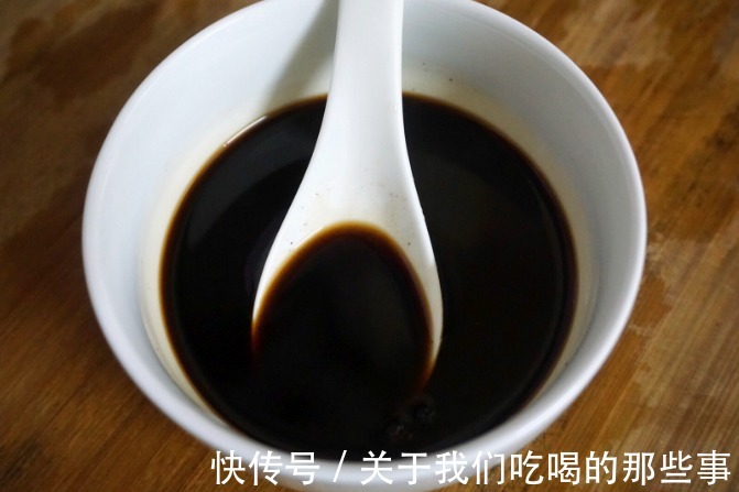 红辣椒|做风味茄子,大厨教你一招,茄子不发黑不吸油,酸甜酥脆,还入味