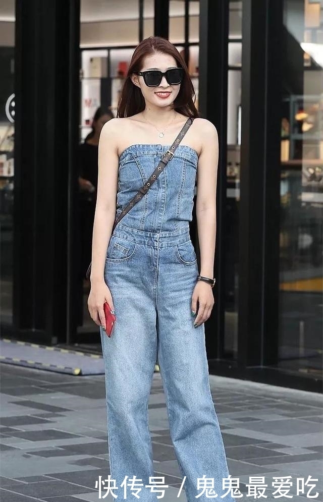 街拍:紧身还是宽松,牛仔裤街头速揽