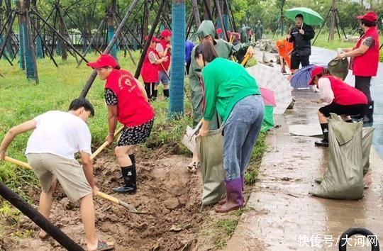 志愿|3.8万余名志愿者在中牟防汛一线闪耀“志愿红”