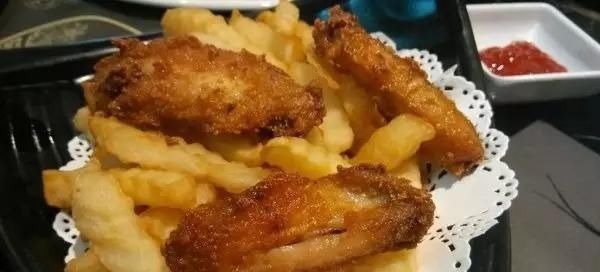 碳酸饮料|这5类食物让孩子越吃越“早熟”,孩子不懂,家长可别跟着无知