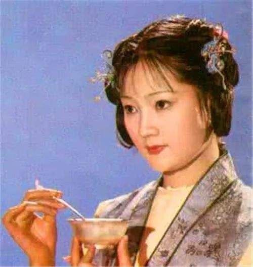 红楼梦|除了袭人,王夫人还给宝玉内定了另一个姨娘她是谁