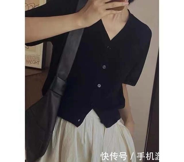 针织衫 中年女人的“早秋穿搭”来啦!这3条裙子就可以让你美一整个秋天!