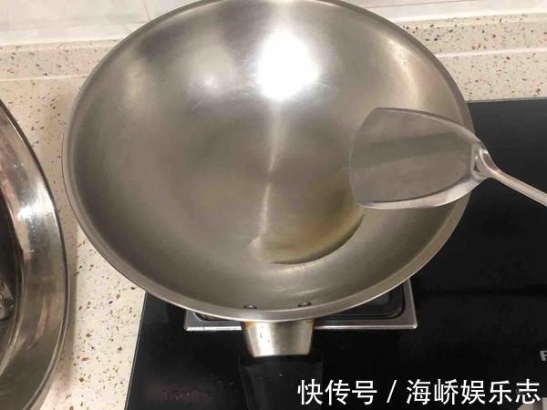 教你在家做红烧鸡爪，掌握好这做法，光闻味就流口水，越吃越上瘾