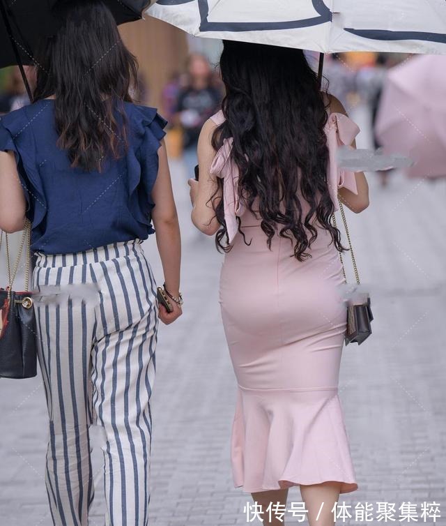 修身礼服 红色高跟鞋配粉色修身礼服,高贵冷艳,从容优雅!