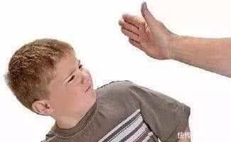 惋惜|10岁男孩口吐白沫,不治身亡,医生惋惜:孩子这个地方真的不能打