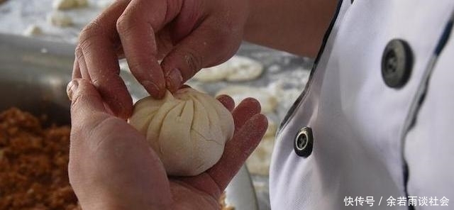  蒸馒头，蒸包子我只服兵哥哥！瞧这面发的，佩服！