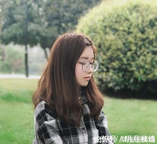 手指|这些女孩不靠妆容和整形，“动一动手指”就能美若天仙