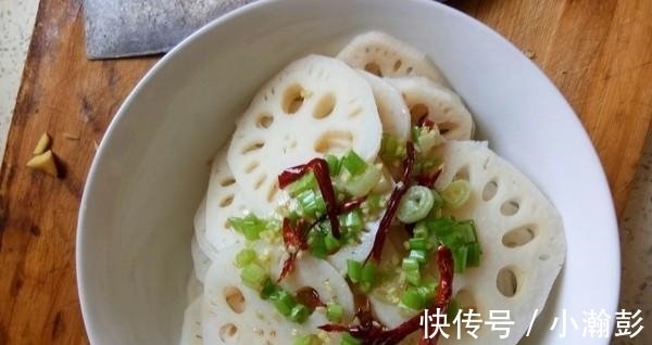 白醋|莲藕一焯水就发黑?牢记几个小技巧,莲藕白净又脆爽,特别好吃