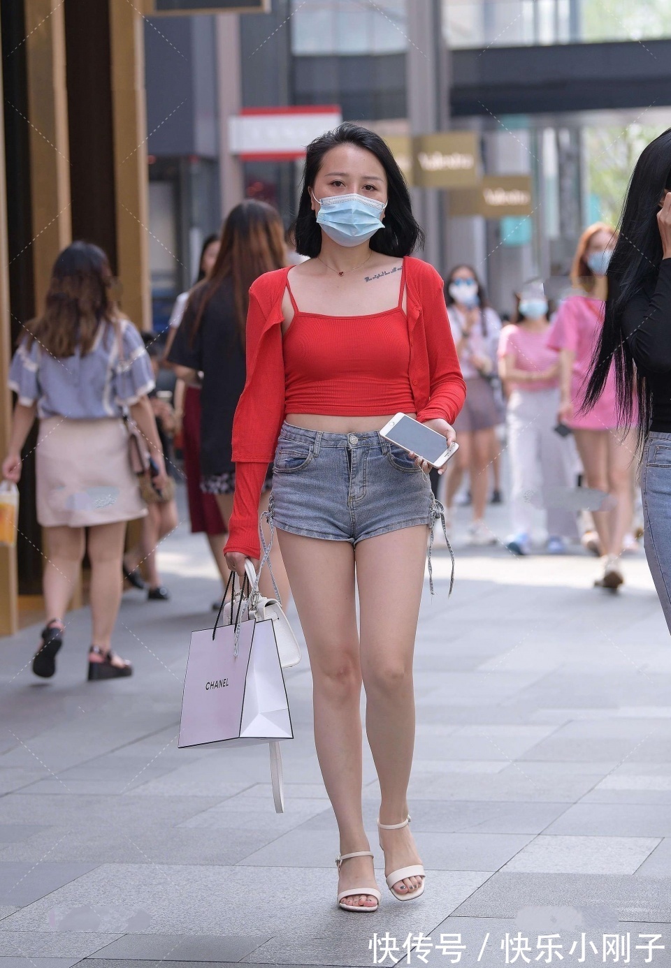 高跟鞋|从未见过如此高级的美女！散发出迷人的成熟气质，自信而优雅