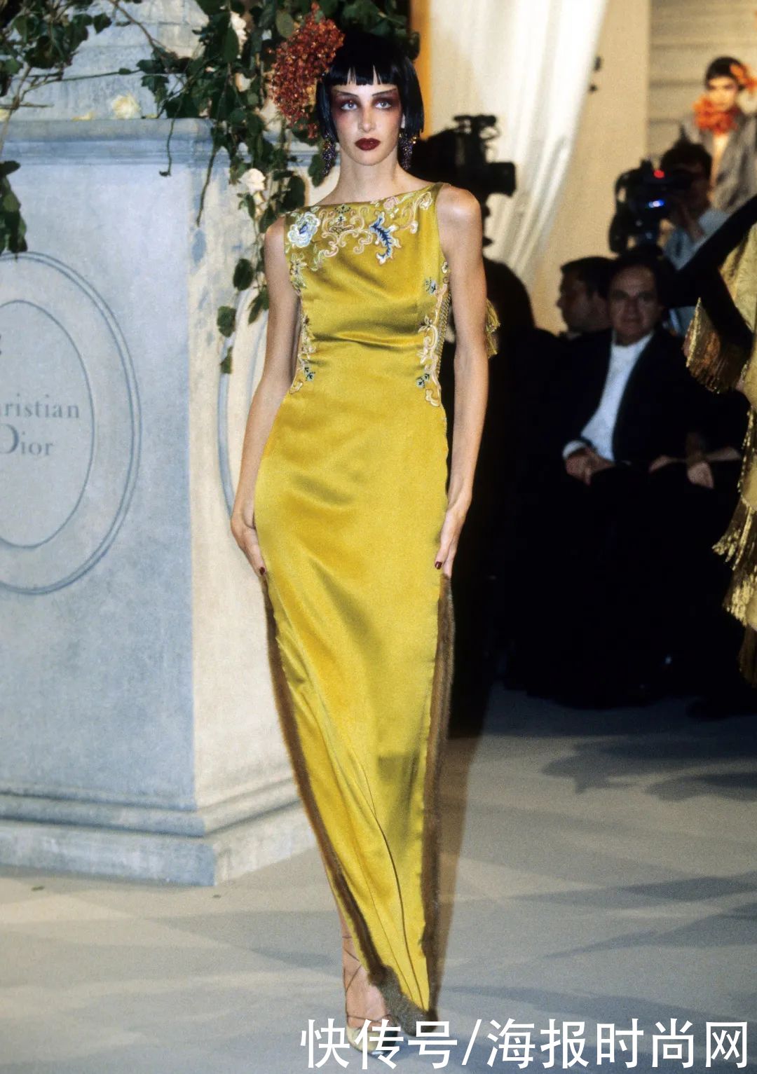 新中式风|穿旗袍、戴玉石、玩发簪...新中式风是时候逆袭了