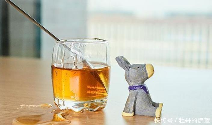 蜂蜜|女性45岁后,3种碱性食物,若能经常吃点,雌激素充足,更显年轻