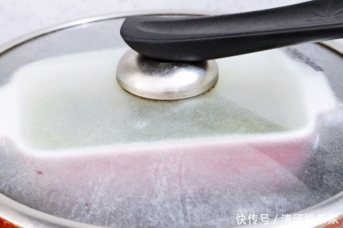 蘸汁菠菜鸡|菠菜别光炒着吃,加3个鸡蛋,香嫩可口,孩子吃上一口就停不下来