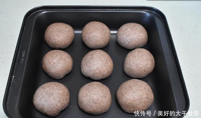 用粗粮做面包,只发酵一次,柔软拉丝,越吃越香,大人孩子都爱吃