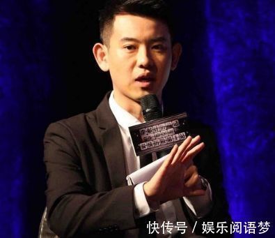 节目中的“失控场面”,何炅冲气离席,他直接1脚飞踹主持人