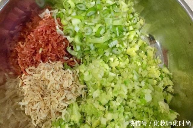  怎么调饺子馅不干巴，还能鲜美嫩滑大厨教你一招，就是这么简单