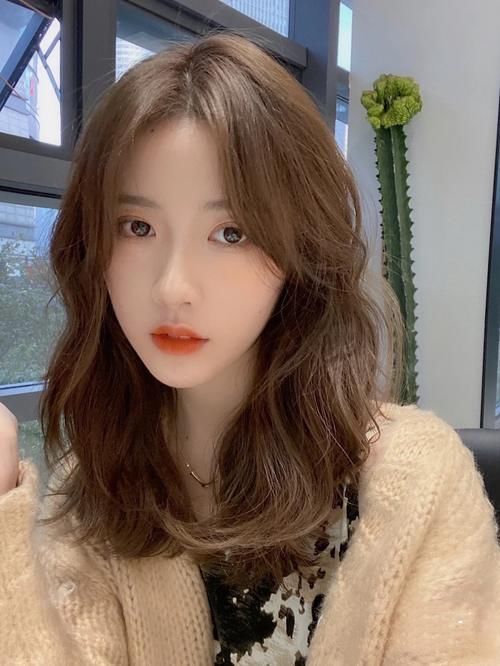 卷发 5款适合头发稀少的发型,洋气又好看,让你美得更出彩