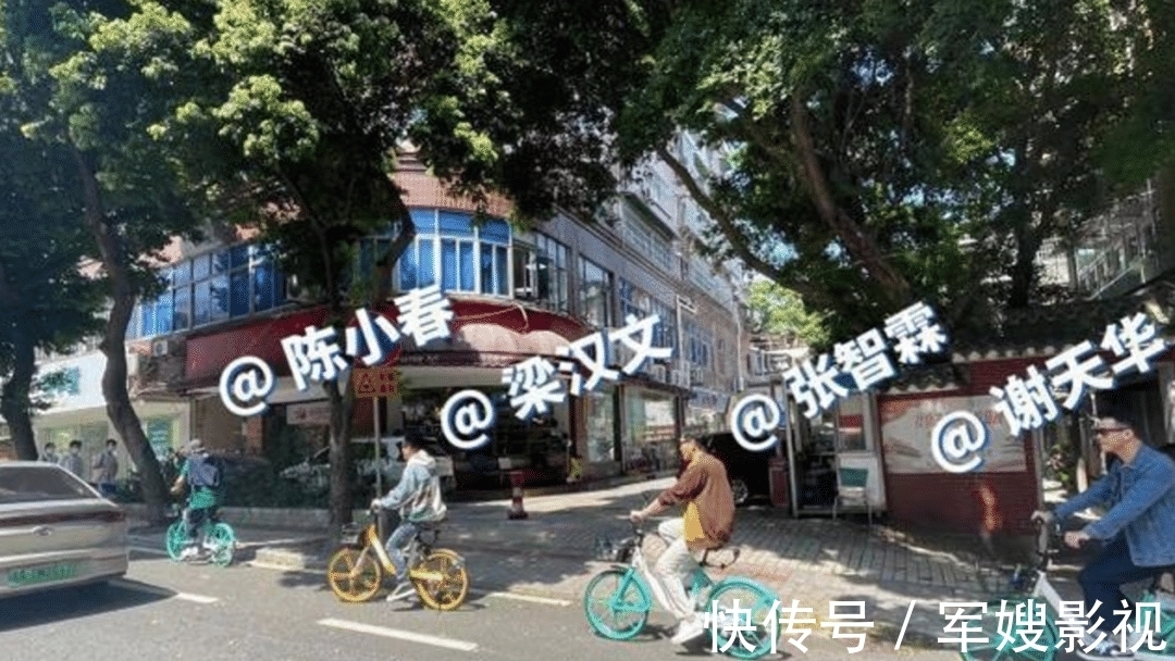 61歲惠英紅現身綜藝《大灣仔之夜》,14年后與陳小春再續母子緣