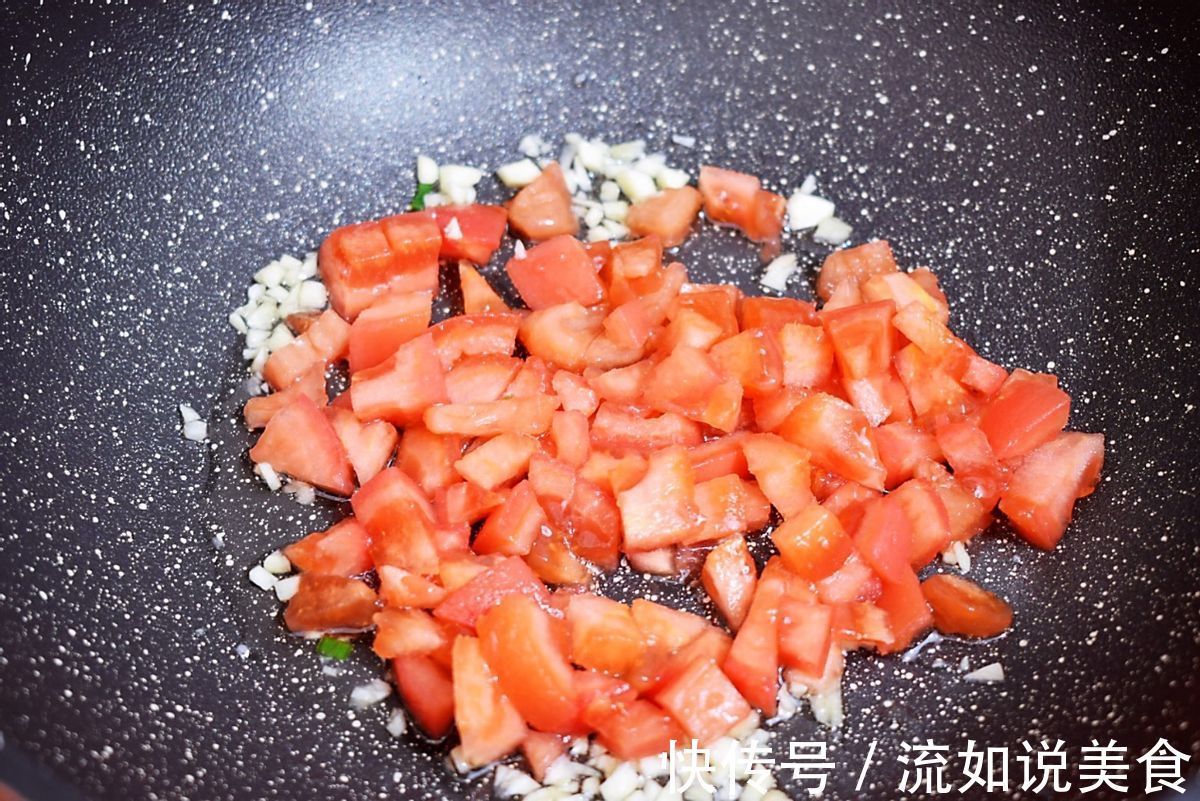 餐桌上不能少了汤,番茄搭配豆腐,酸爽又开胃