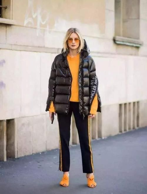 讲真的，穿羽绒服时，最好别配这2种裤子，多穿这3种，显瘦洋气