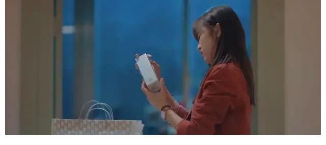 植入|她徹底出圈了