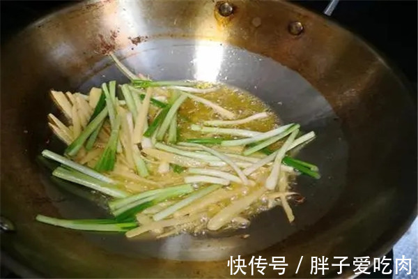 在家自做青椒酱，做法简单，颜色翠绿不发黄，好吃方便