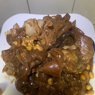 花生酱|惹味黄豆焖猪手