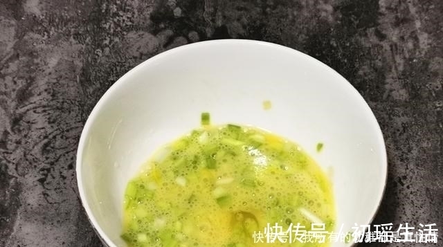 芝麻油|一人在家，煮碗面最省时间，10分钟出锅，又省事又好吃还热乎