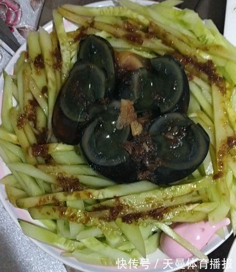 泥瓦匠|在工地干活的老乡居然是烹饪高手，做的蔬菜和肉居然堪比私房菜