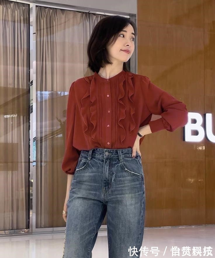 part 40岁女人多穿“纯色上衣”,记住这3个搭配思路,气质远胜同龄人