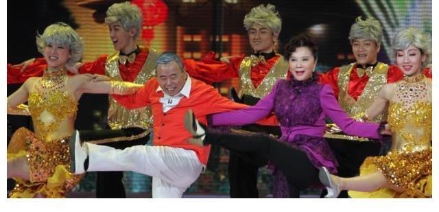 他6次上春晚却3次失误,每次失误都成经典,网友:躺着都能赢!