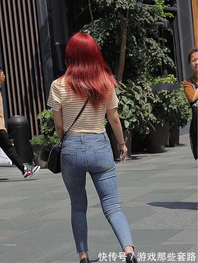 搭配 条纹T恤搭配低腰牛仔裤，修身又显瘦，更适合身材微胖的女生！