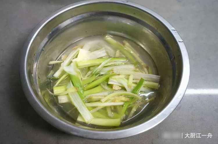 调肉馅饺子,牢记“3放2不放”,保证饺子鲜嫩可口,营养又解馋