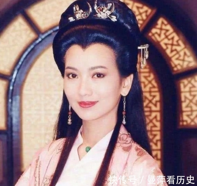 那英|新一期《萌探》中，黃子韜對待那英和趙雅芝，表現的迥然不同