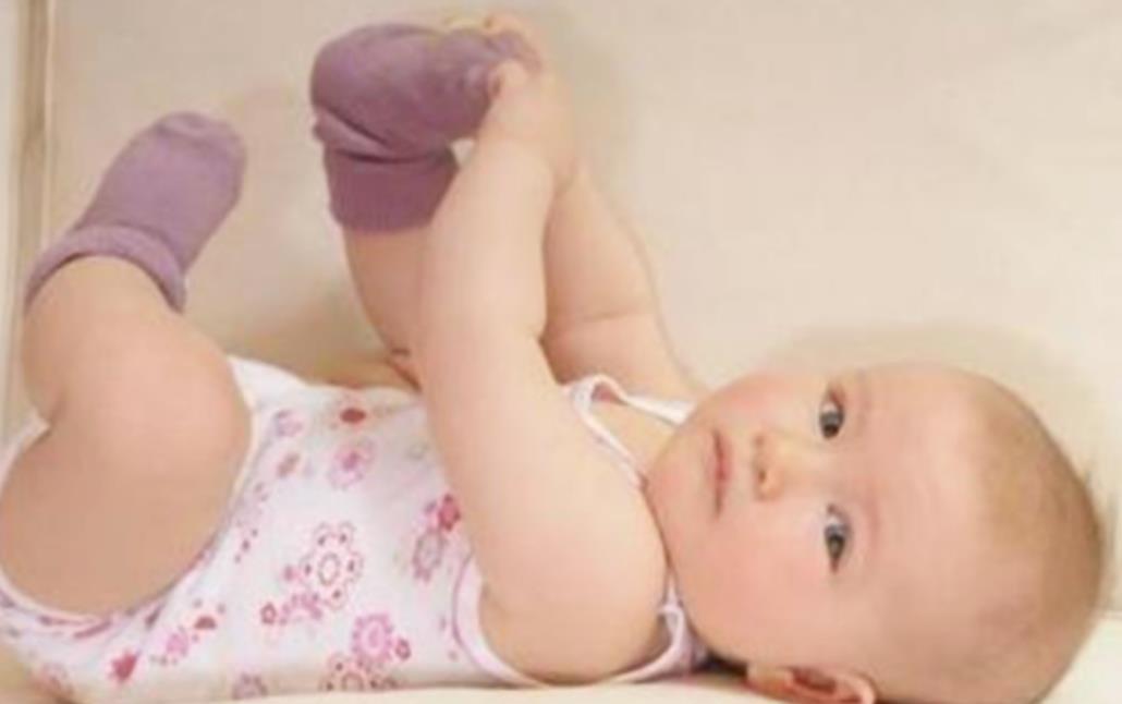 尿布|“家有一老如有一宝”,但老人的养育方式,父母要懂得取舍