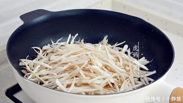 烤肉|杏鲍菇新吃法,一顿炒8个,比烤肉还香,夏天开胃不油腻