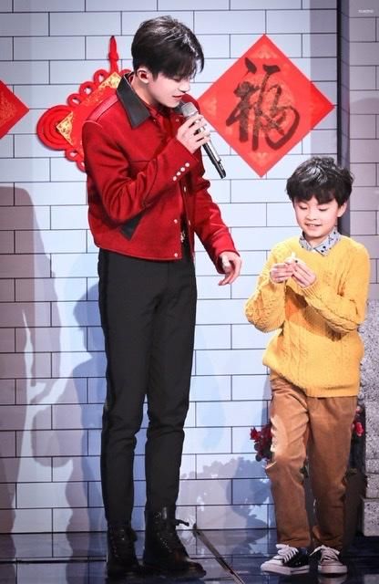 易烊千玺和春晚假发!居然是大型连续剧啊!四字弟弟也素颜回应啦