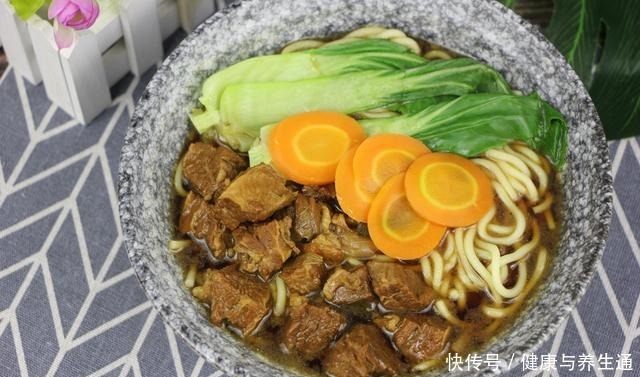 炖牛肉又硬又柴咬不动学会这5个技巧,牛肉软嫩多汁还入味