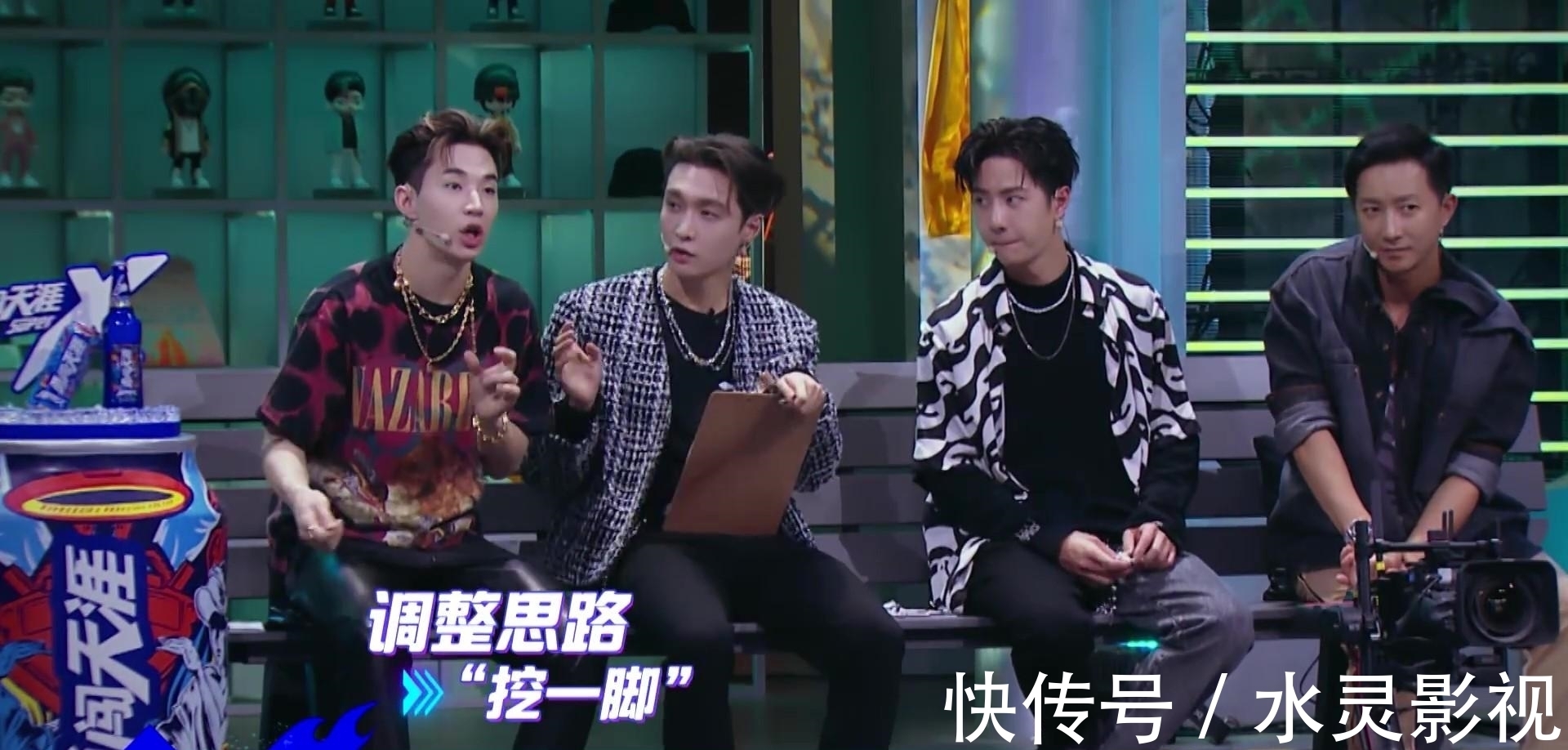 b張藝興王一博《街舞》搶人說辭好逗,卻把老外整懵,戴兔耳朵跳舞畫風可愛