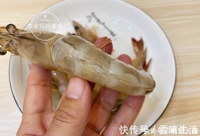 粗茶淡饭|中秋家宴,分享一道大虾简单的做法,不加水不加盐,鲜香美味