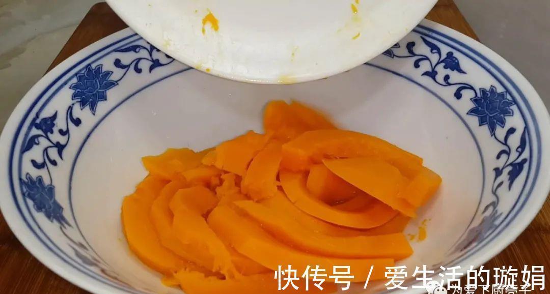 擀杖|南瓜丸子做法,锅里一炸,劲道又拉丝有弹性,出锅全家都抢着吃