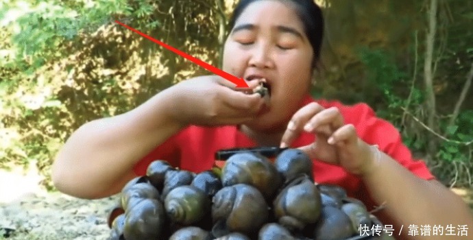 一看|农村大姐吃80个“大香螺”,掰开肉一看不对劲,网友这不能吃!