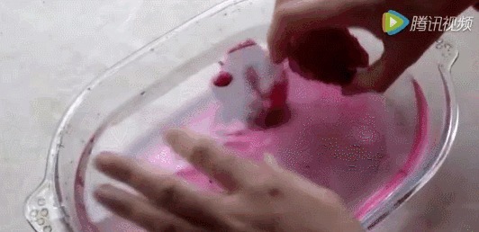 在垃圾桶里装满泥土,摆在阳台上有妙用,一年能帮你省下不少钱