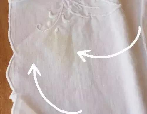 洗衣服不小心把卫生纸混一起洗了简单一招,轻松去除碎纸屑!