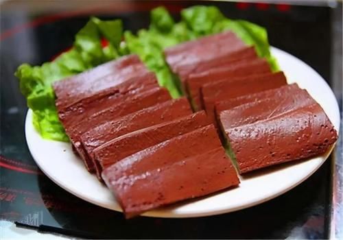 市场上哪来那么多猪血？原来背后都是猫腻，以后别再乱买了！