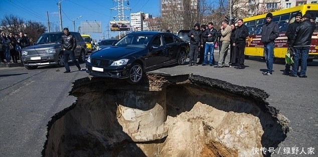 俄罗斯频频出现神秘“天坑”,专家称:和天然气的大量开采有关!