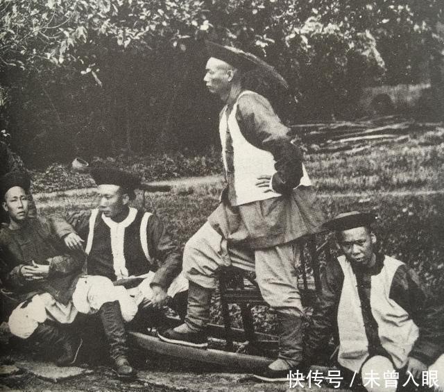 拉弓|别再被电视剧骗了,这才是真实的清军照片,图六拉弓是要射雕吗!