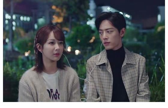 楊紫與肖戰(zhàn)將在東方衛(wèi)視跨年夜同臺，會不會再唱《余生》主題曲